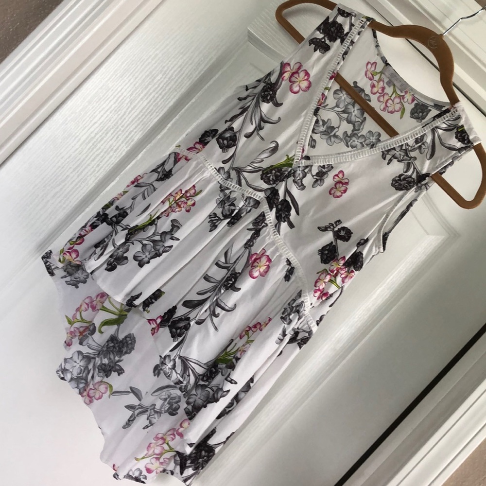 Sleeveless blouse